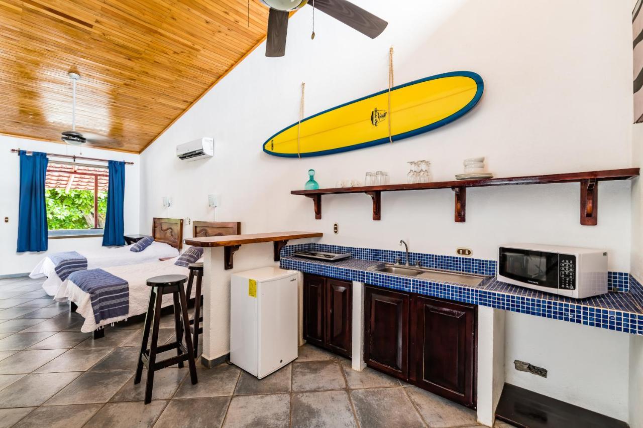 Witch'S Rock Surf Camp Hotell Tamarindo Exteriör bild